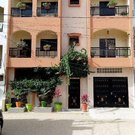 Delices Chez L'Habitant Diack Дакар Екстер'єр фото